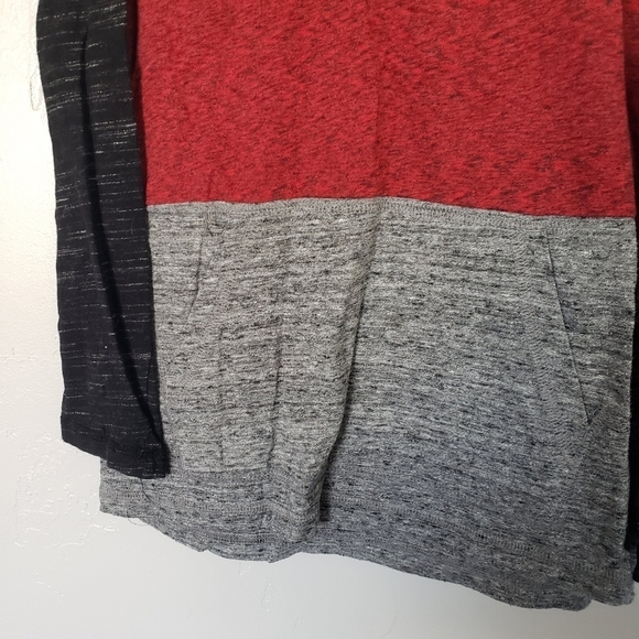 Urban Pipeline NWOT Boy Small Colorblock Long Sleeve Shirt Hooded Black Red Grey - Picture 3 of 5